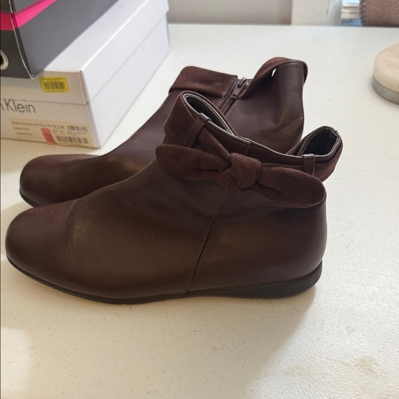 Comfortview Brown Ankle Booties - Picture 1 of 6